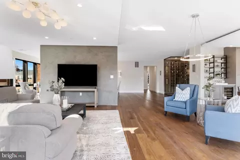 Living - 427 E Lancaster Ave #2201, Wayne, PA 19087 photo 1 of 1