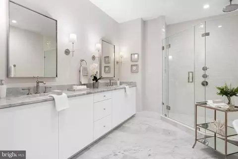 Bath - 427 E Lancaster Ave #2201, Wayne, PA 19087 photo 2 of 3