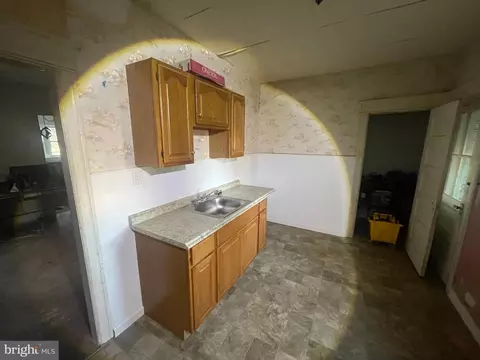 Entry Way - 47 Kent Rd, Darby, PA 19082 photo 1 of 3