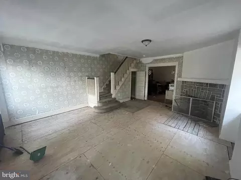 Living - 47 Kent Rd, Darby, PA 19082 photo 1 of 1