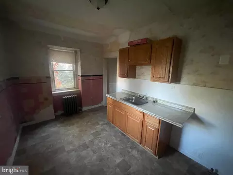 Entry Way - 47 Kent Rd, Darby, PA 19082 photo 2 of 3