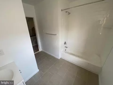 Bath - 47 Kent Rd, Darby, PA 19082 photo 2 of 3
