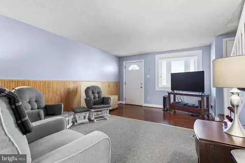 Living - 678 Rively Ave, Glenolden, PA 19036 photo 1 of 1