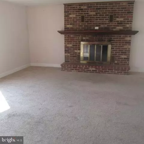 Living - 2114 Ferncroft Ave, Boothwyn, PA 19061 photo 1 of 4