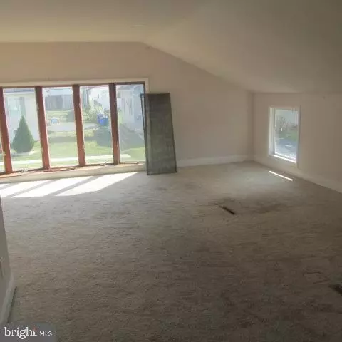 Living - 2114 Ferncroft Ave, Boothwyn, PA 19061 photo 4 of 4