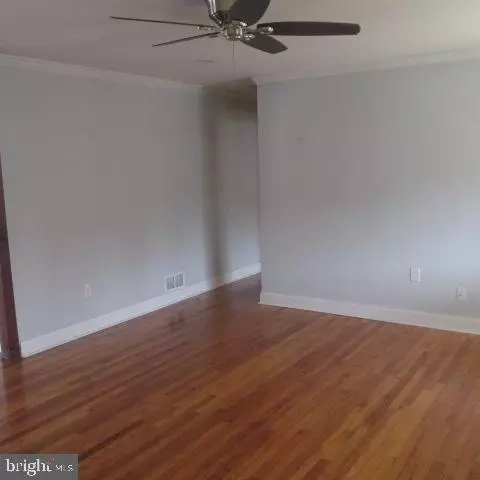 Living - 2114 Ferncroft Ave, Boothwyn, PA 19061 photo 3 of 4