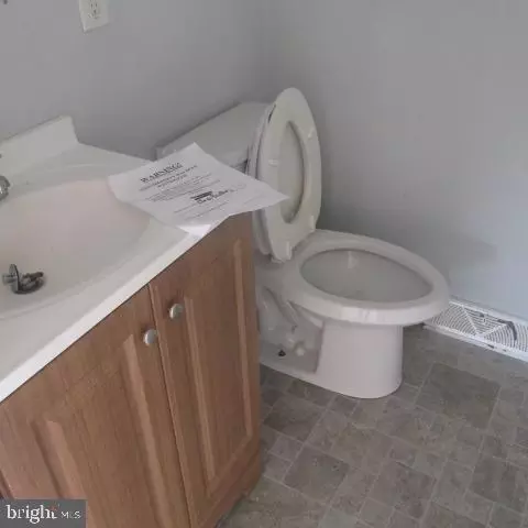 Entry Way - 2114 Ferncroft Ave, Boothwyn, PA 19061 photo 2 of 2