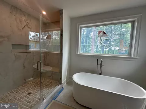 Bath - 353 Oak Ter, Wayne, PA 19087 photo 1 of 3