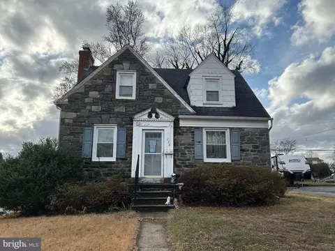 228 Hawthorne Rd, Morton, PA 19070