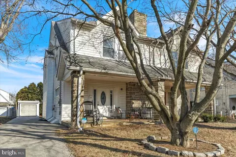 135 Sycamore Rd, Havertown, PA 19083