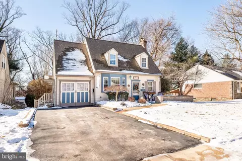 1424 Windsor Park Ln, Havertown, PA 19083