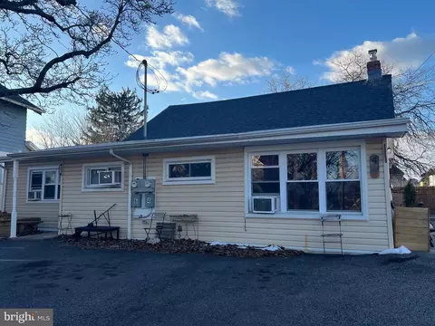 4 W 6 W Avon Rd, Brookhaven, PA 19015