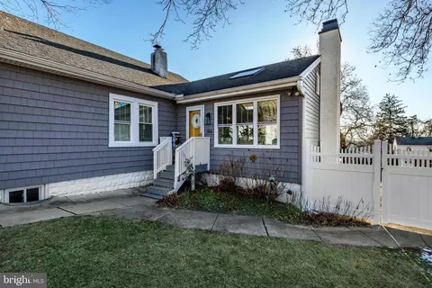 1245 Center Rd, Havertown, PA 19083