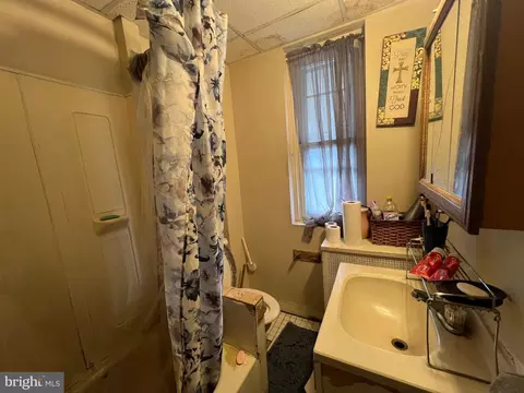 Bath - 7048 Guilford Rd, Upper Darby, PA 19082 photo 1 of 2