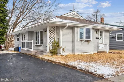 339 Chippewa St, Essington, PA 19029