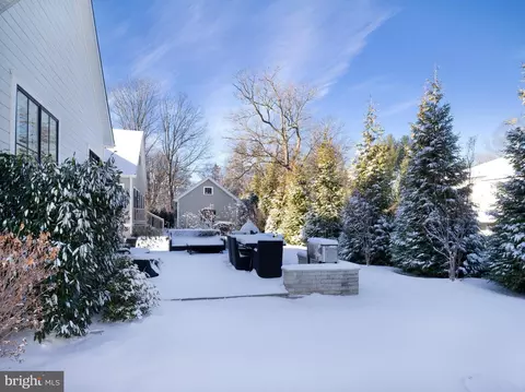 Exterior - 337 Eagle Rd, Wayne, PA 19087 photo 7 of 8