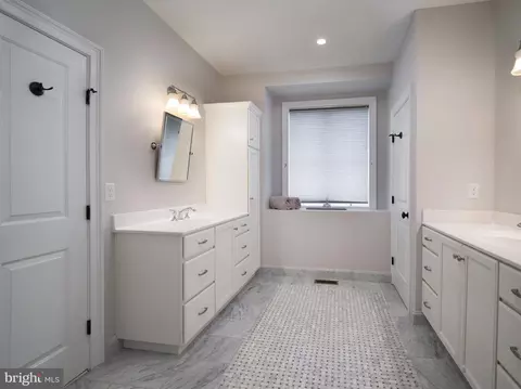 Bath - 337 Eagle Rd, Wayne, PA 19087 photo 2 of 4