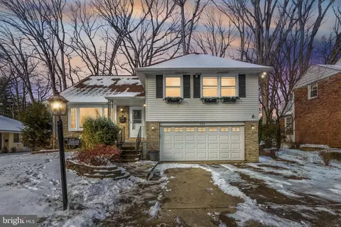 222 S Norwinden Dr, Springfield, PA 19064