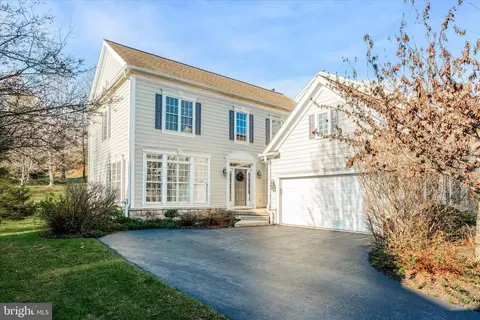 306 Arthur Ct, Newtown Square, PA 19073