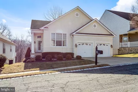 64 S Valentine Dr, Garnet Valley, PA 19060
