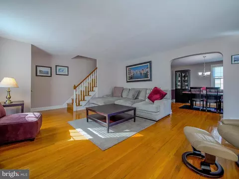 Living - 204 E Thomson Ave, Springfield, PA 19064 photo 3 of 8