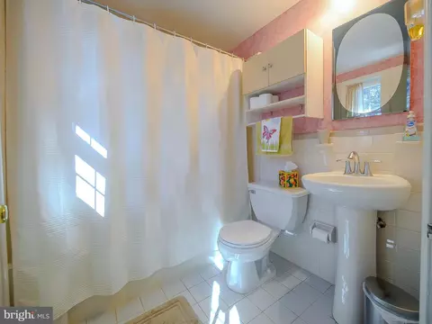 Bath - 204 E Thomson Ave, Springfield, PA 19064 photo 1 of 3