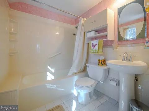 Bath - 204 E Thomson Ave, Springfield, PA 19064 photo 2 of 3
