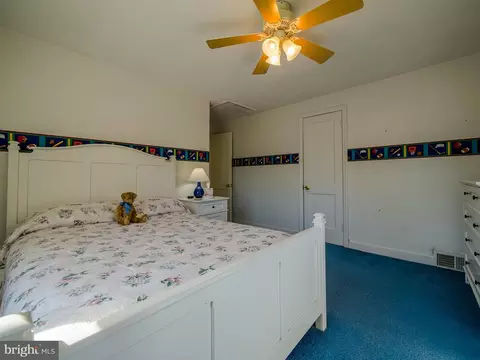 Bedroom - 204 E Thomson Ave, Springfield, PA 19064 photo 4 of 6