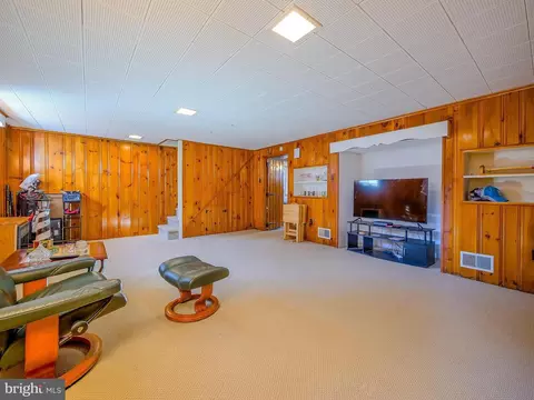 Living - 204 E Thomson Ave, Springfield, PA 19064 photo 7 of 8