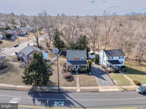 View/Area - 204 E Thomson Ave, Springfield, PA 19064 photo 1 of 2