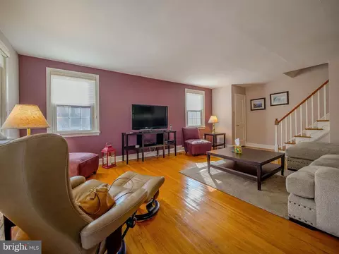 Living - 204 E Thomson Ave, Springfield, PA 19064 photo 2 of 8