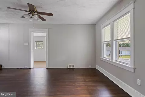 160 White Ave, Marcus Hook, PA 19061 photo 4