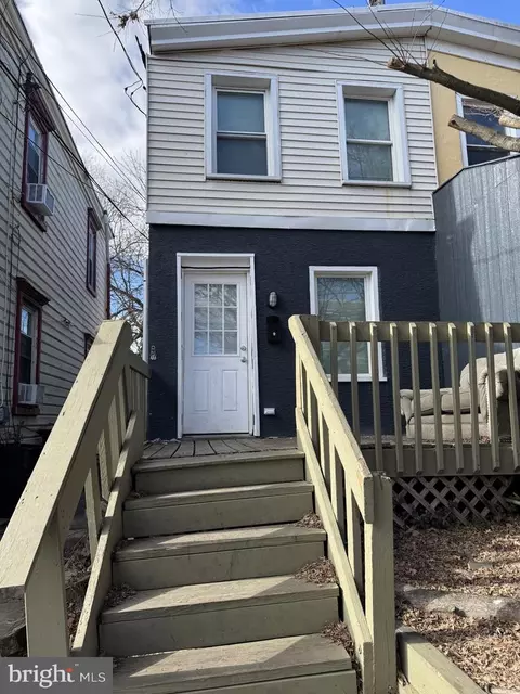 42 S Maple Ave, Lansdowne, PA 19050
