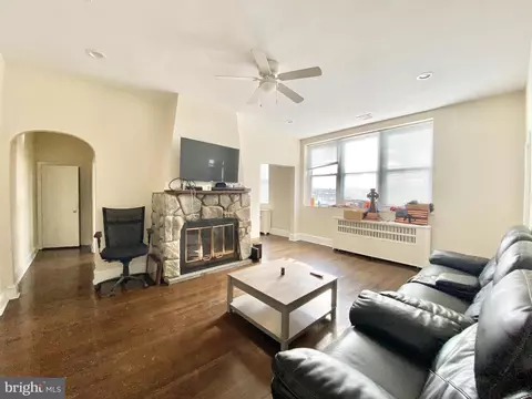 Living - 8329 Delaware Ave, Darby, PA 19082 photo 2 of 3