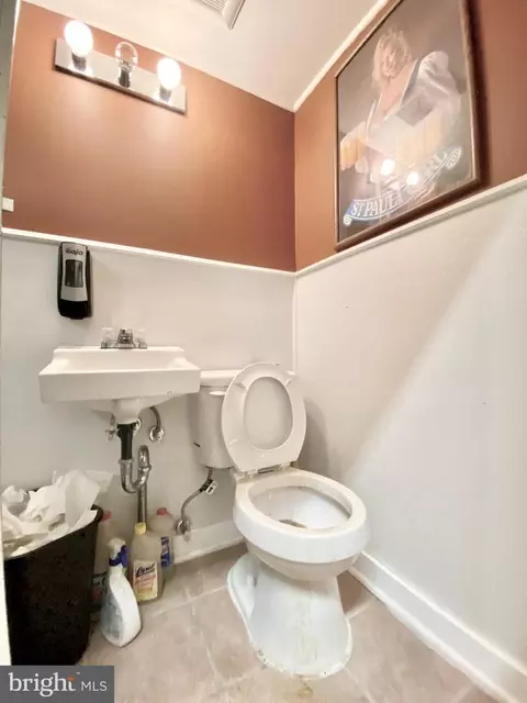 Bath - 8329 Delaware Ave, Darby, PA 19082 photo 6 of 7