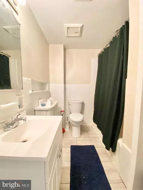 Bath - 8329 Delaware Ave, Darby, PA 19082 photo 3 of 7