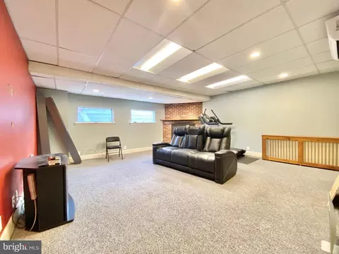 Living - 8329 Delaware Ave, Darby, PA 19082 photo 3 of 3