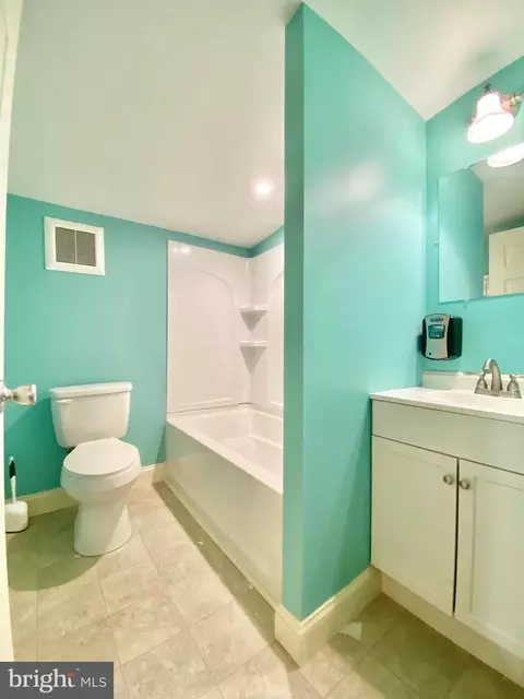Bath - 8329 Delaware Ave, Darby, PA 19082 photo 1 of 7