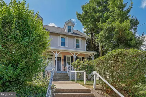 147 Lowrys Ln, Bryn Mawr, PA 19010