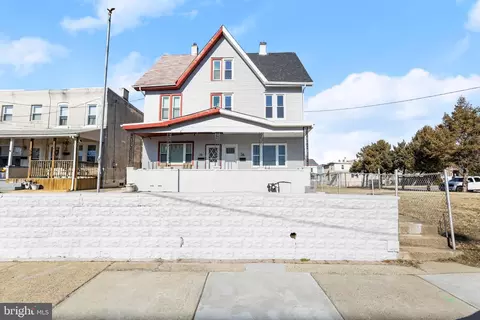 26 W Delaware Ave, Marcus Hook, PA 19061