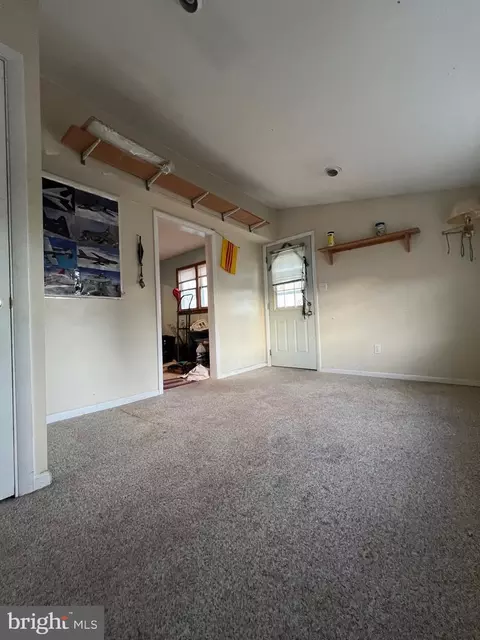 Entry Way - 2558 Secane Rd, Secane, PA 19018 photo 2 of 3