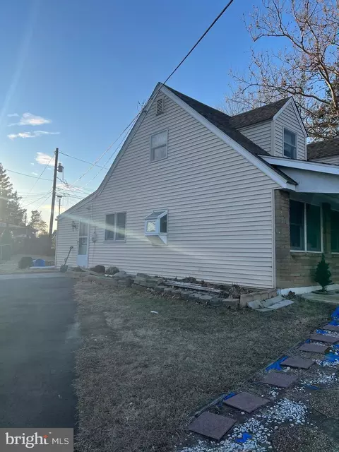 Exterior - 2558 Secane Rd, Secane, PA 19018 photo 2 of 2