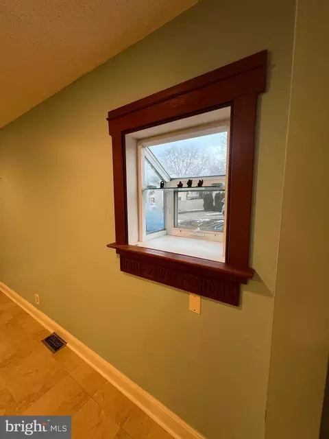 Entry Way - 2558 Secane Rd, Secane, PA 19018 photo 3 of 3