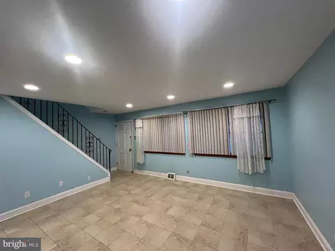 Living - 2558 Secane Rd, Secane, PA 19018 photo 5 of 5