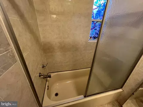 Bath - 2558 Secane Rd, Secane, PA 19018 photo 4 of 4