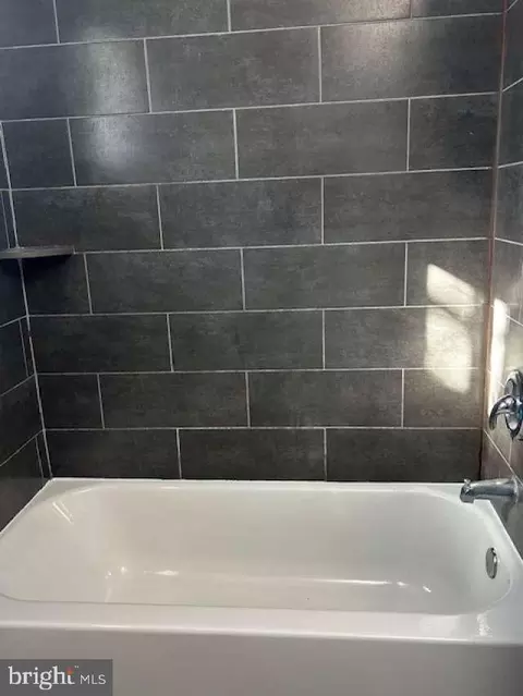 Bath - 1122 Washington Ave, Marcus Hook, PA 19061 photo 2 of 3