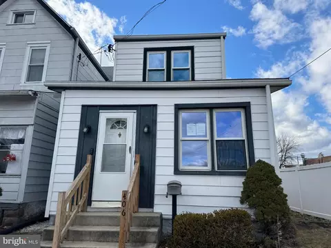 406 Printz Ave, Essington, PA 19029