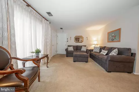 Living - 112 Lantoga Rd UNIT B, Wayne, PA 19087 photo 1 of 2