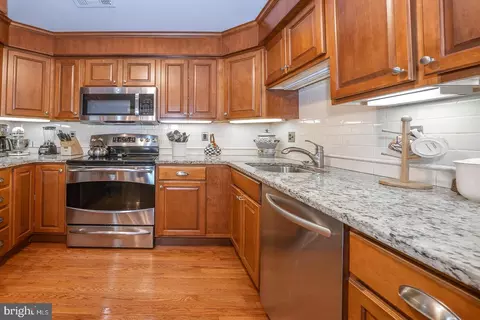 Kitchen - 112 Lantoga Rd UNIT B, Wayne, PA 19087 photo 2 of 2