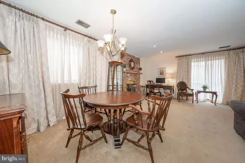 Dining - 112 Lantoga Rd UNIT B, Wayne, PA 19087 photo 3 of 3